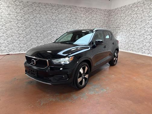 2021 Volvo XC40 T5 Momentum