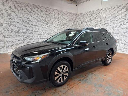 Crystal Black Silica 2023 Subaru Outback Premium