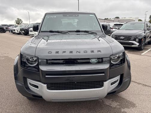 2025 Land Rover Defender 110 P300