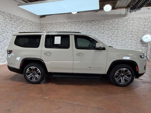 Luxury White Pearlcoat 2022 Jeep Wagoneer Series III 4x4