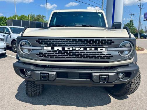 Desert Sand 2026 Ford Bronco Badlands