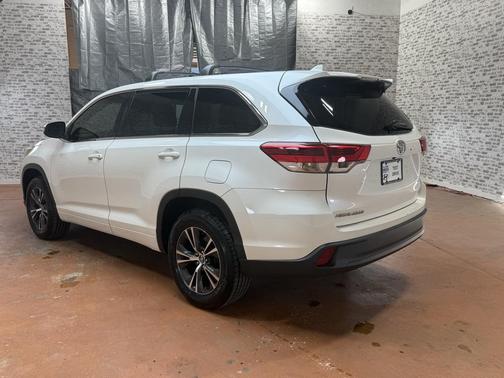 2017 Toyota Highlander LE Plus