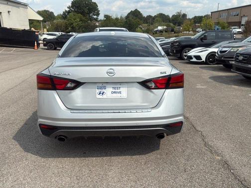 2021 Nissan Altima SR FWD