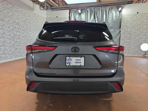 2022 Toyota Highlander L