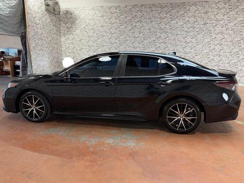 Midnight Black Metallic 2022 Toyota Camry SE