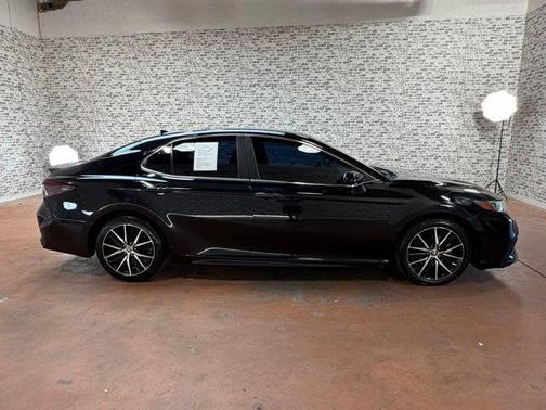 Midnight Black Metallic 2022 Toyota Camry SE