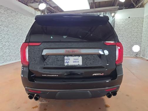 2022 GMC Yukon XL 4WD AT4