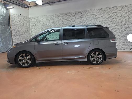 2019 Toyota Sienna SE