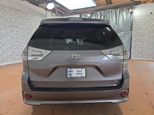 2019 Toyota Sienna SE