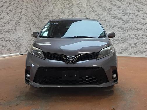 2019 Toyota Sienna SE