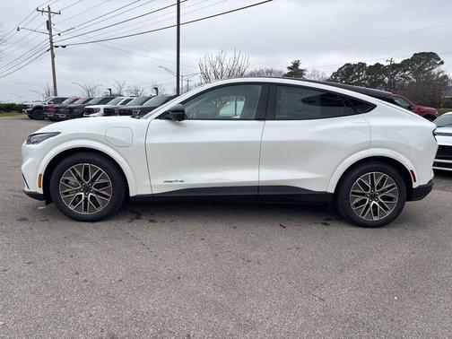 Star White Metallic Tri-Coat 2025 Ford Mustang Mach-E Premium