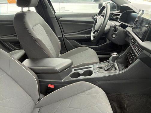 Deep Black Pearl 2025 Volkswagen Jetta 1.5T Sport