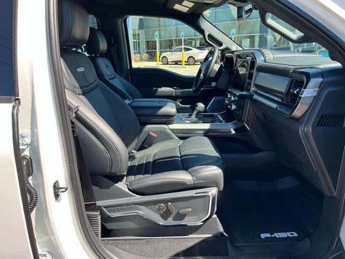 Star White Metallic Tri-Coat 2026 Ford F-150 Platinum
