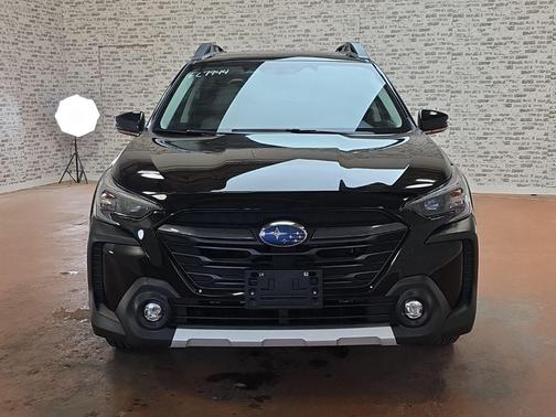 Crystal Black Silica 2023 Subaru Outback Limited