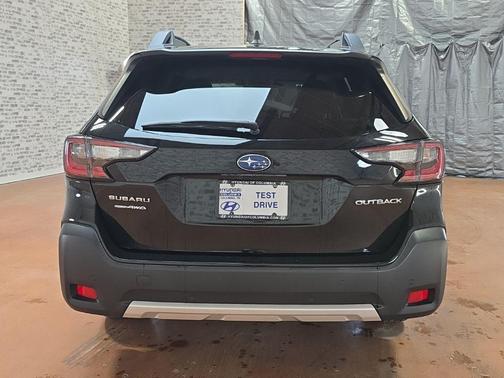Crystal Black Silica 2023 Subaru Outback Limited
