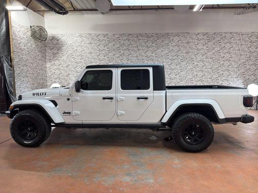 Bright White Clearcoat 2023 Jeep Gladiator Willys 4x4
