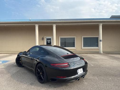 2017 Porsche 911 Carrera