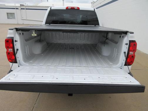 Summit White 2018 Chevrolet Silverado 1500 2LT