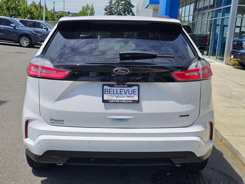 Oxford White 2024 Ford Edge SE
