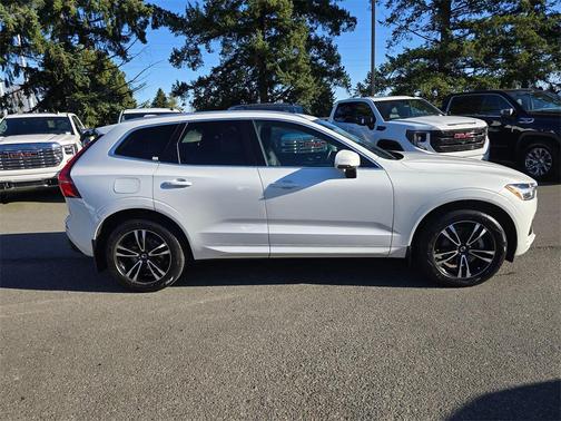 2021 Volvo XC60 T5 Momentum