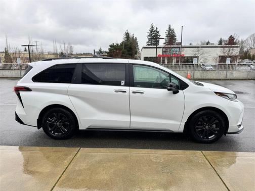 2025 Toyota Sienna XSE 7 Passenger