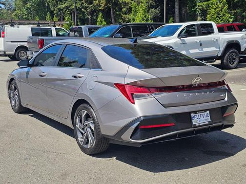 Fluid Metal 2025 Hyundai ELANTRA Limited