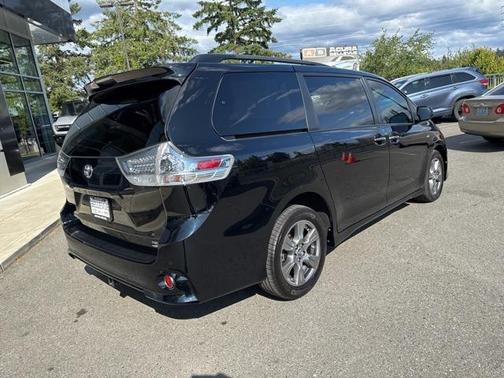 2019 Toyota Sienna SE