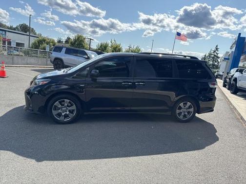 2019 Toyota Sienna SE