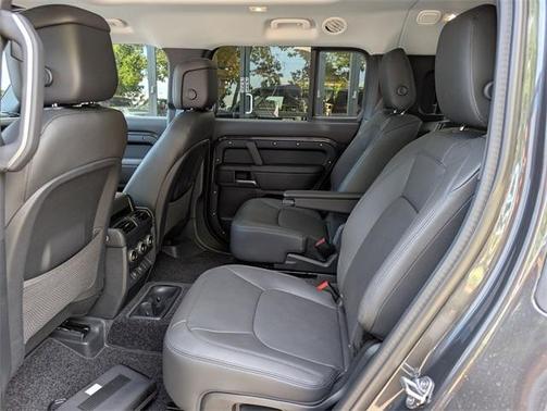 2025 Land Rover Defender P400