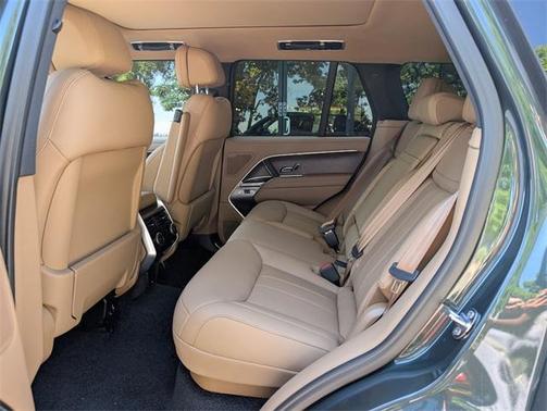 2025 Land Rover Range Rover P530 SE