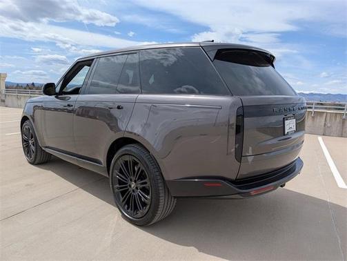 2025 Land Rover Range Rover P530 SE