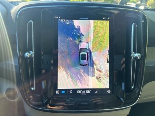2025 Volvo XC40 B5 Plus Bright Theme