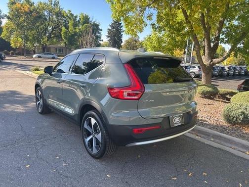 2025 Volvo XC40 B5 Plus Bright Theme