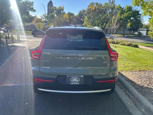 2025 Volvo XC40 B5 Plus Bright Theme