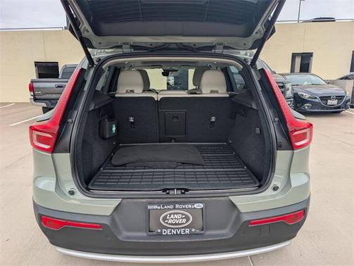 2025 Volvo XC40 B5 Plus Bright Theme