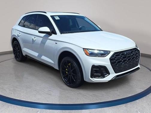 Glacier White Metallic 2023 Audi Q5 45 S line quattro Premium