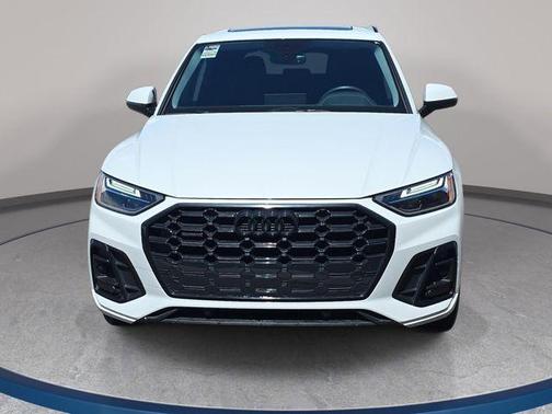 Glacier White Metallic 2023 Audi Q5 45 S line quattro Premium