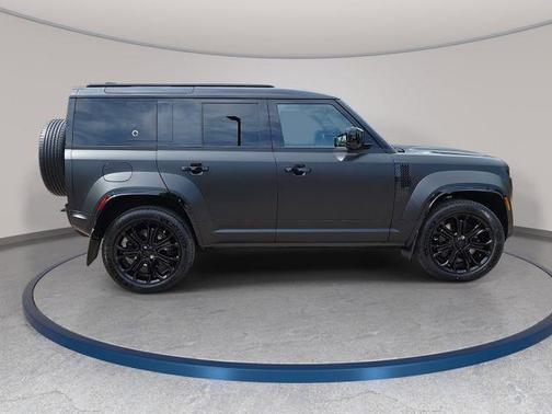 Narvik Black 2026 Land Rover Defender OCTA