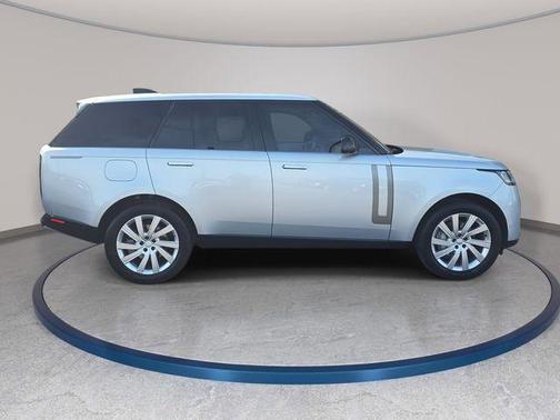 Hakuba Silver 2024 Land Rover Range Rover P400 SE
