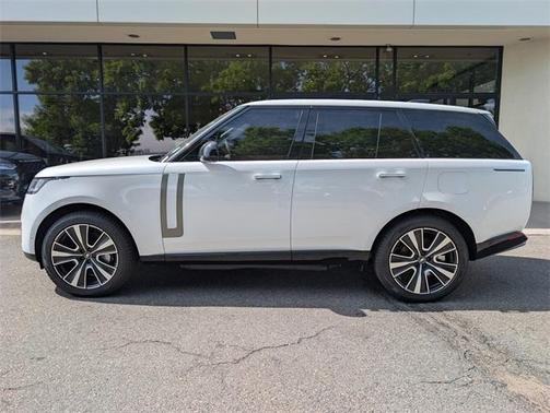 2025 Land Rover Range Rover P550e SE