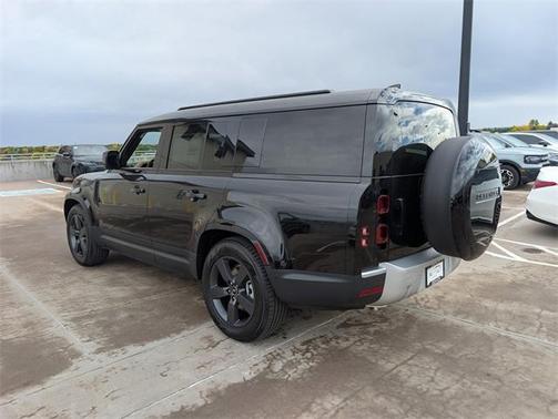 2025 Land Rover Defender P400