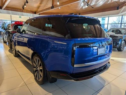 2025 Land Rover Range Rover P550e Autobiography