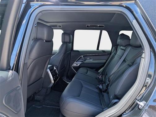 2025 Land Rover Range Rover P530 SE