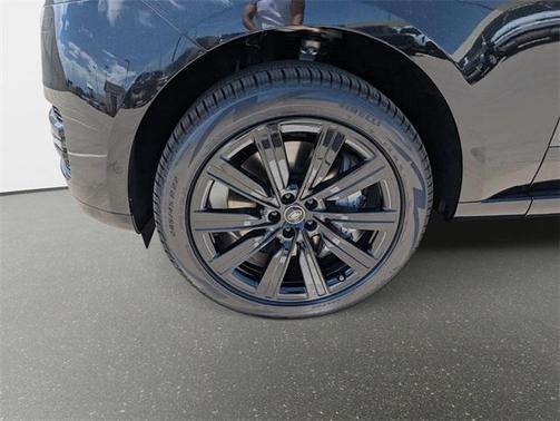 2025 Land Rover Range Rover P530 SE