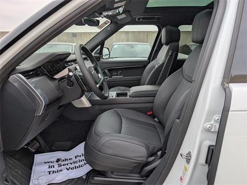 2025 Land Rover Range Rover P530 SE