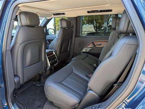 2025 Land Rover Range Rover P400 SE 7 Seat