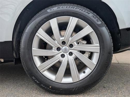 2025 Land Rover Range Rover P550e SE