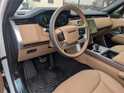2025 Land Rover Range Rover P550e SE