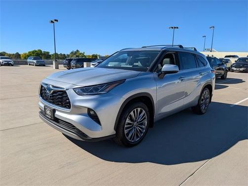 2022 Toyota Highlander Hybrid Platinum