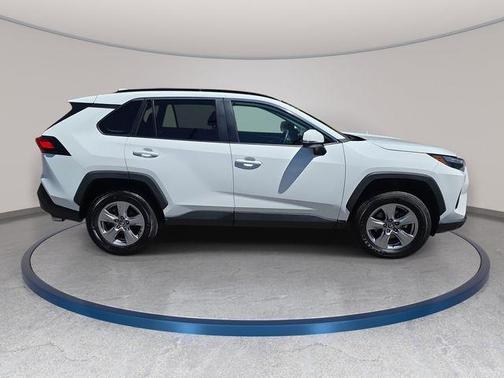 Ice 2023 Toyota RAV4 XLE